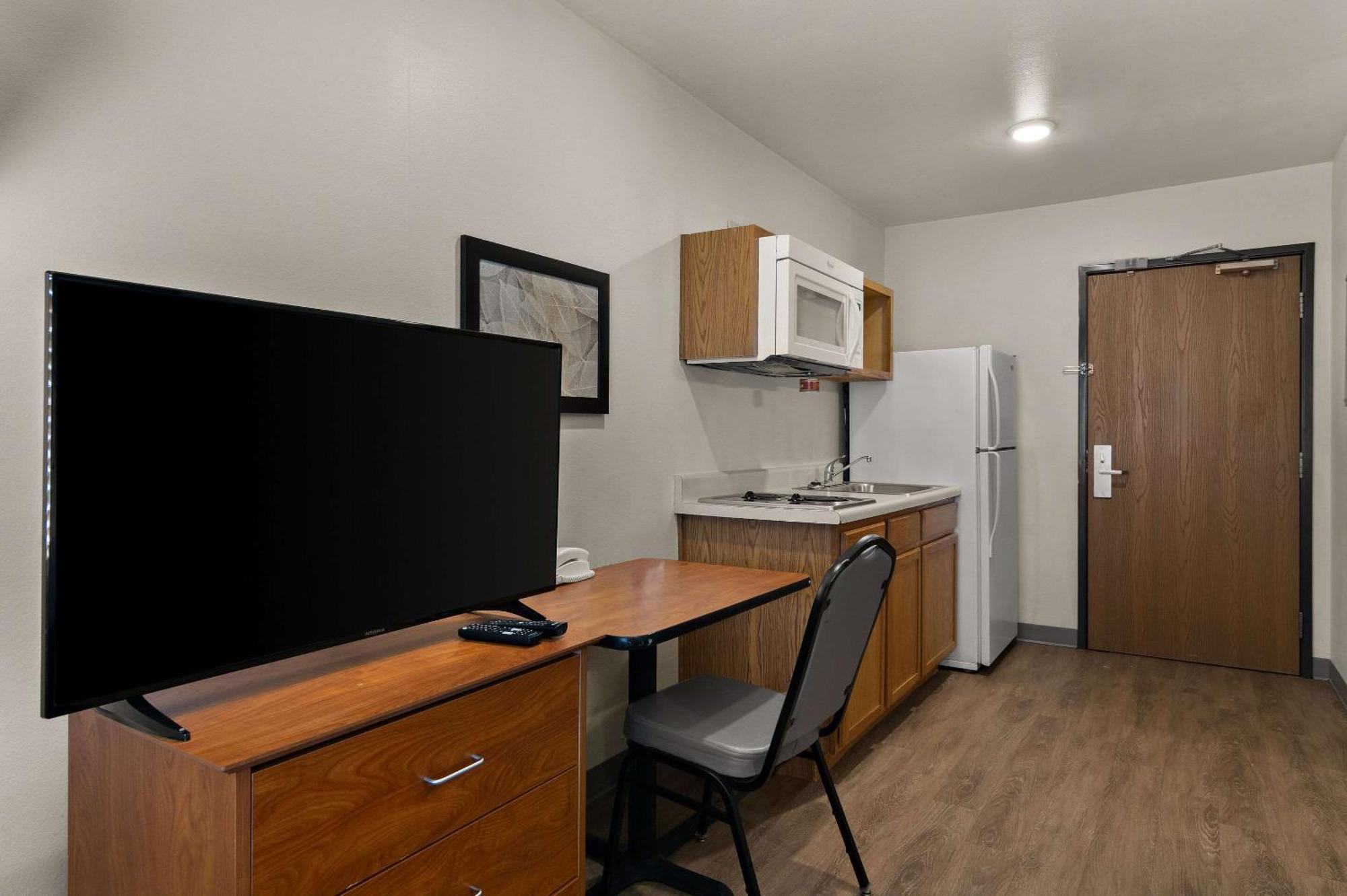 Woodspring Suites Champaign Near University Экстерьер фото
