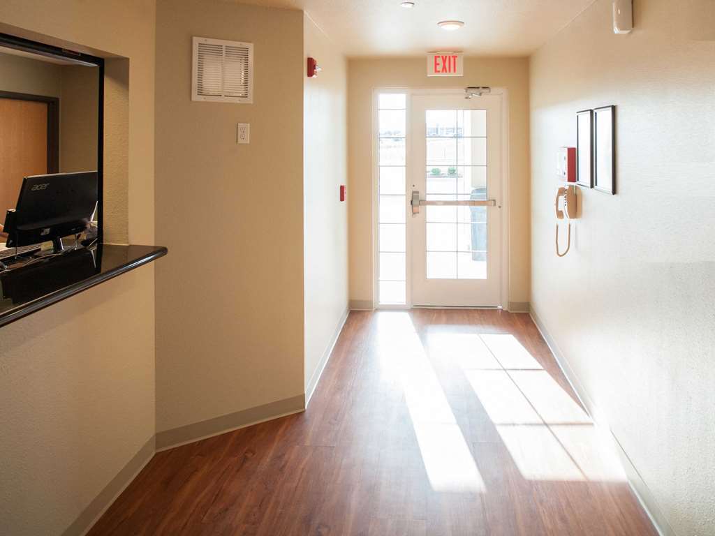 Woodspring Suites Champaign Near University Интерьер фото